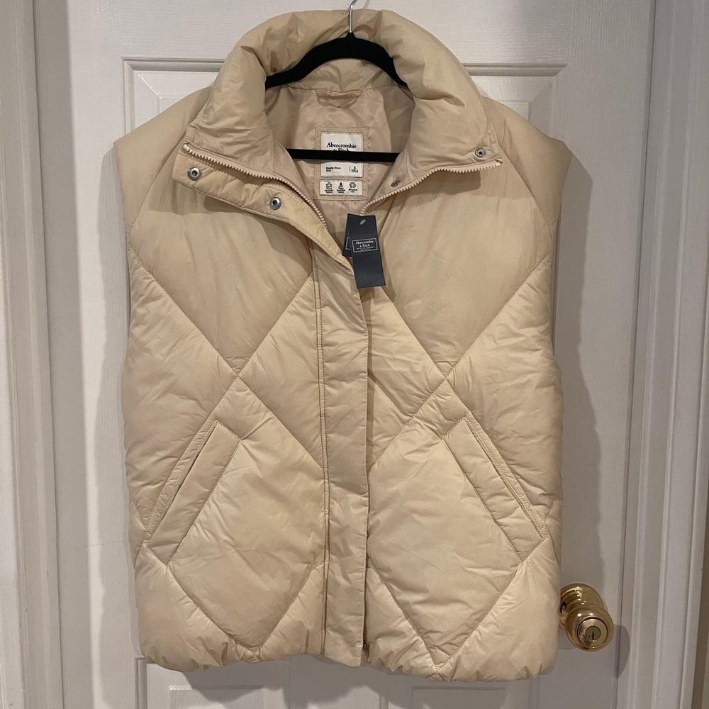 Abercrombie & Fitch Cream Puffer Vest - Picture 5 of 7